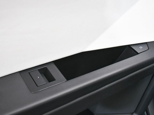 2024 Tesla Cybertruck Base - 23012547 - 13