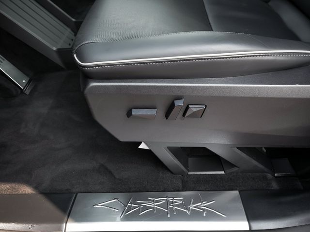2024 Tesla Cybertruck Base - 23077355 - 16