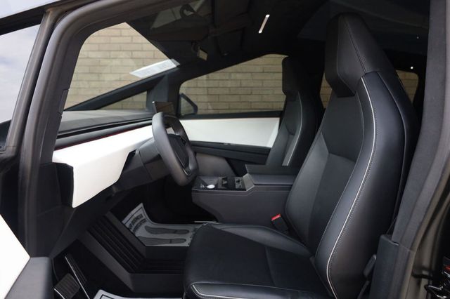 2024 Tesla Cybertruck Base Crew Cab AWD - 23083414 - 17
