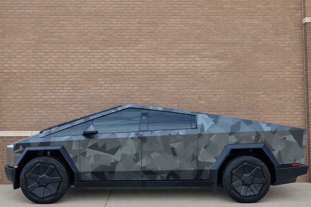 2024 Tesla Cybertruck Base Crew Cab AWD - 23083414 - 1