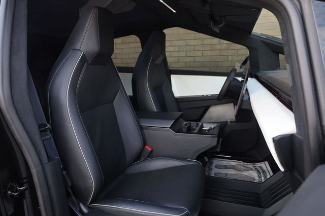 2024 Tesla Cybertruck Base Crew Cab AWD - 23083414 - 29