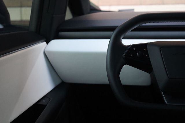 2024 Tesla Cybertruck Base Crew Cab AWD - 23083414 - 33