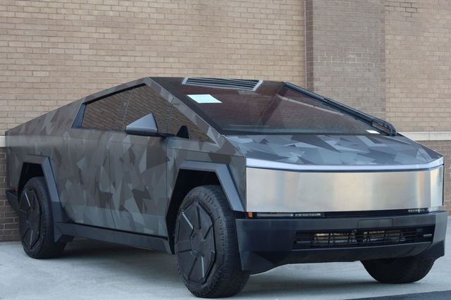 2024 Tesla Cybertruck Base Crew Cab AWD - 23083414 - 4
