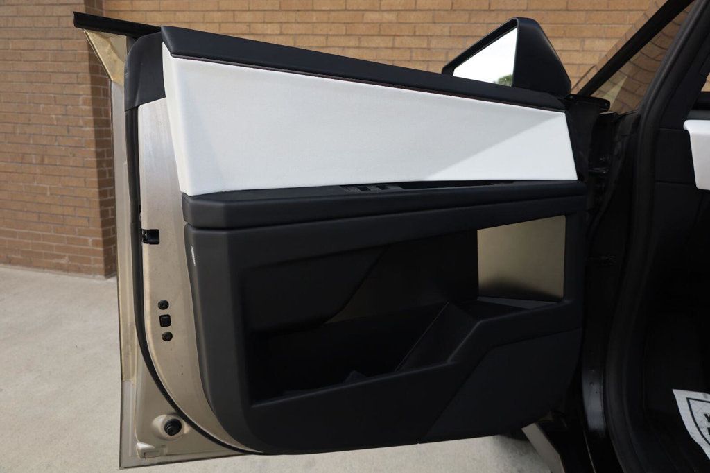 Tesla Cybertruck photo 15