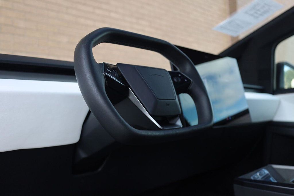 Tesla Cybertruck photo 17