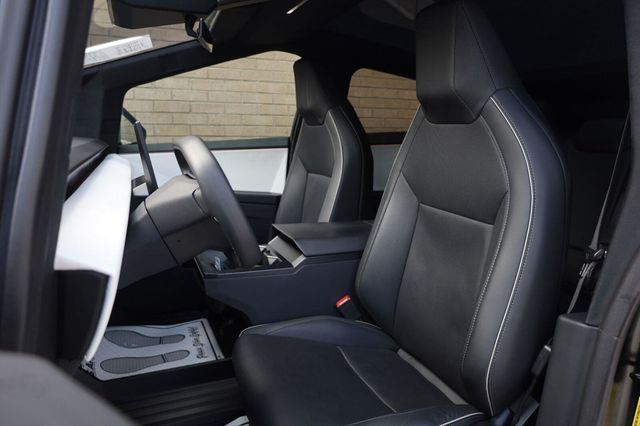 2024 Tesla Cybertruck Base Crew Cab AWD - 23083415 - 17