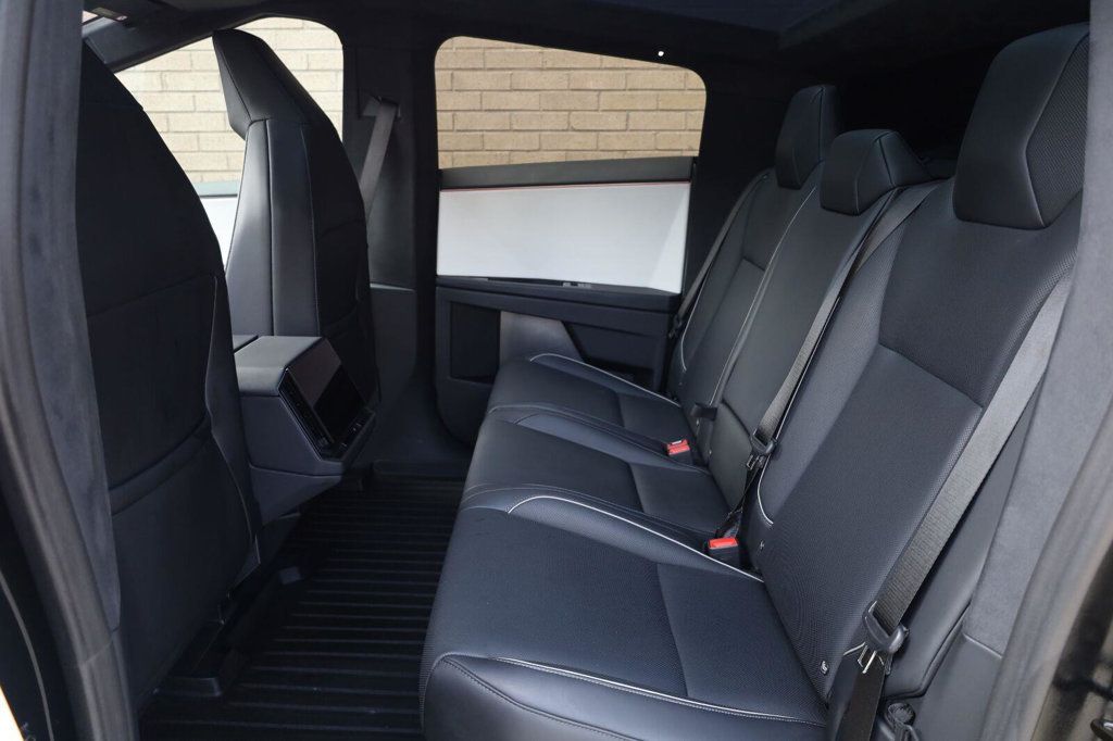 Tesla Cybertruck photo 24
