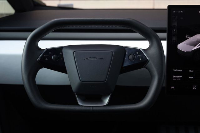 2024 Tesla Cybertruck Base Crew Cab AWD - 23083415 - 32