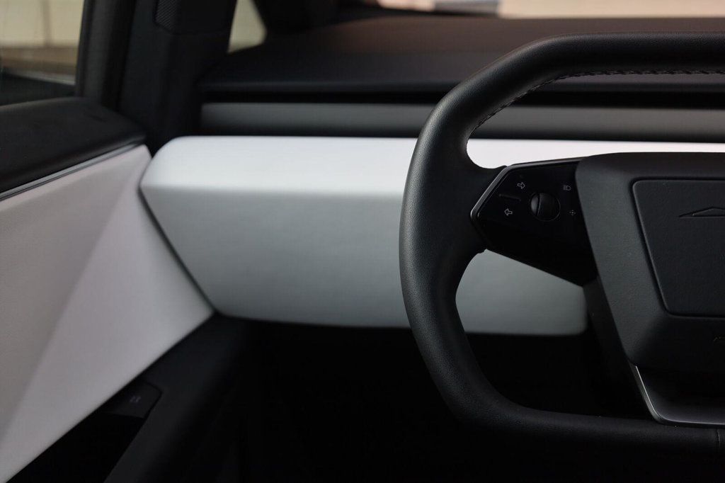 Tesla Cybertruck photo 34