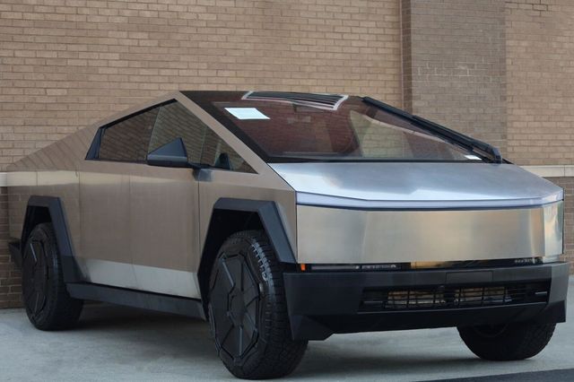 2024 Tesla Cybertruck Base Crew Cab AWD - 23083415 - 4