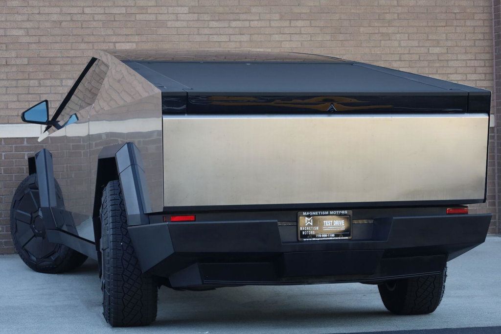 Tesla Cybertruck photo 9