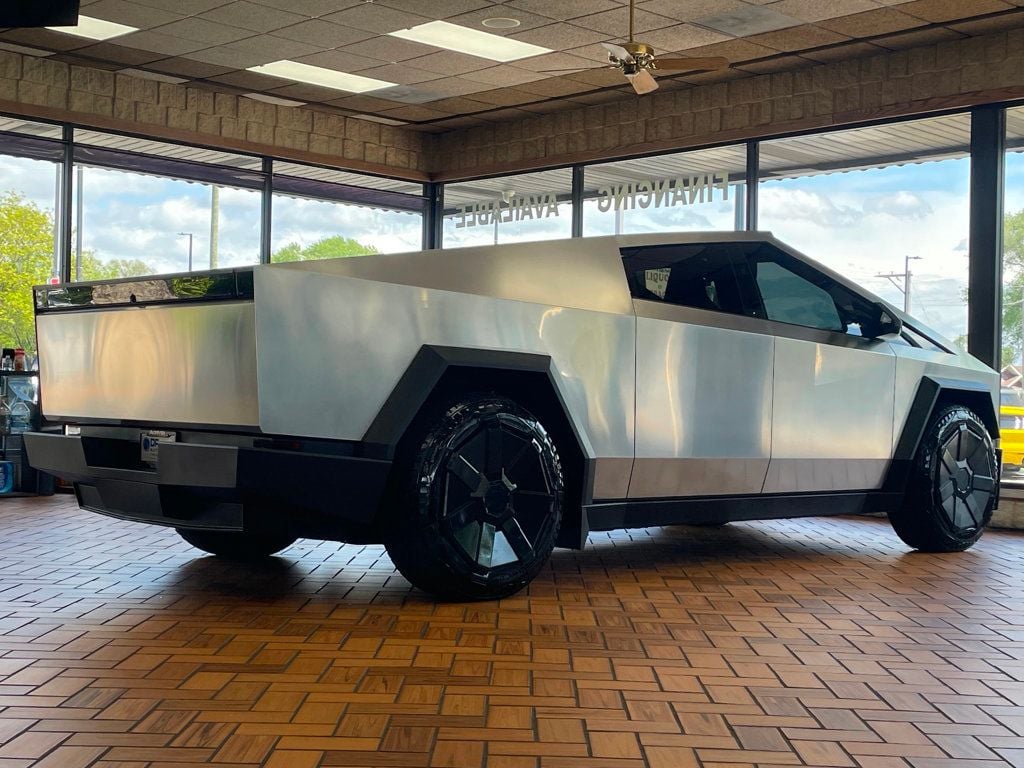2024 Tesla Cybertruck Cyberbeast AWD - 23024815 - 10