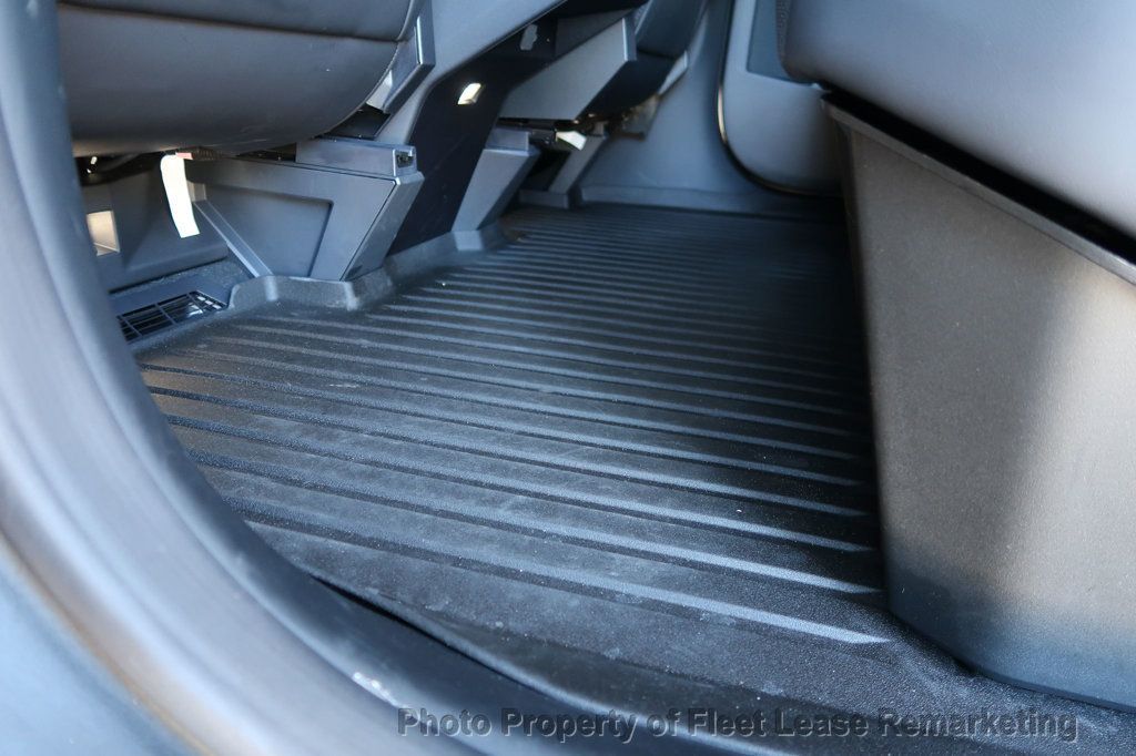 2024 Tesla Cybertruck Cybertruck - 22629031 - 16