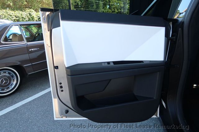 2024 Tesla Cybertruck Cybertruck - 22629031 - 17