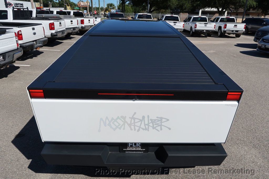 2024 Tesla Cybertruck Cybertruck - 22629031 - 18