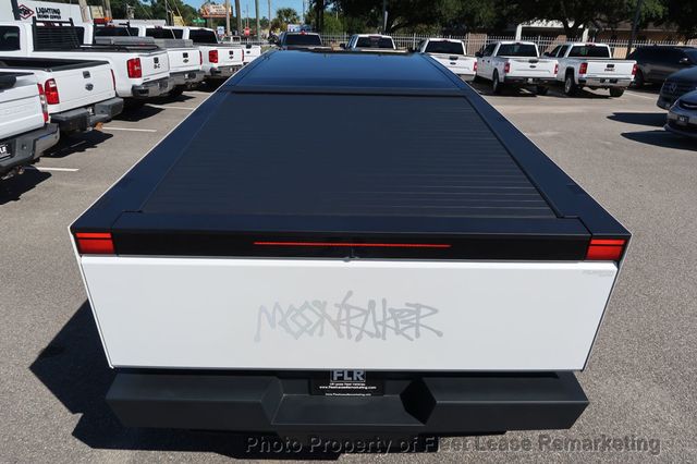 2024 Tesla Cybertruck Cybertruck - 22629031 - 18