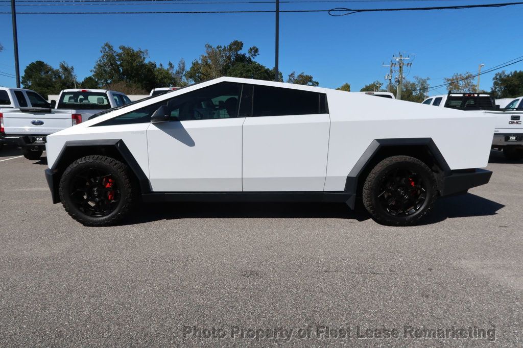2024 Tesla Cybertruck photo 2