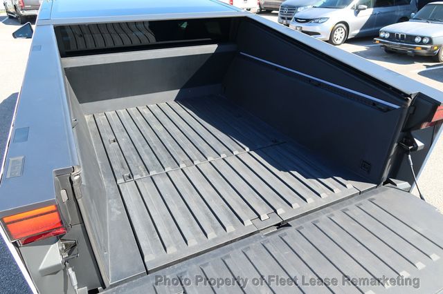 2024 Tesla Cybertruck Cybertruck - 22629031 - 20