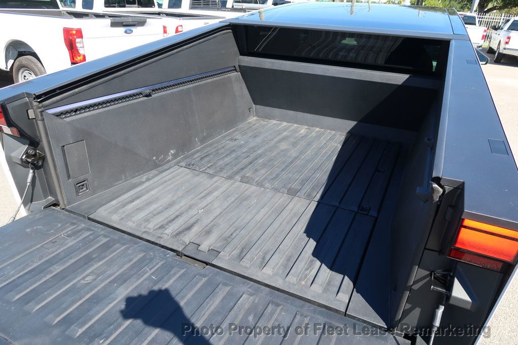 2024 Tesla Cybertruck Cybertruck - 22629031 - 21