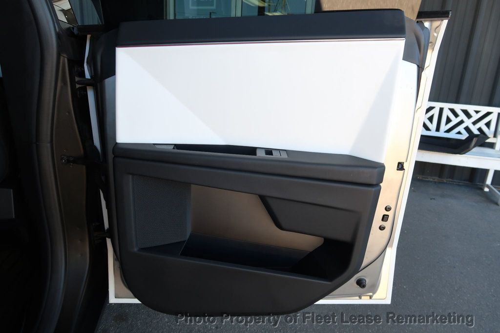 2024 Tesla Cybertruck Cybertruck - 22629031 - 25