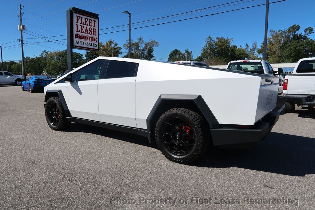 2024 Tesla Cybertruck photo 3