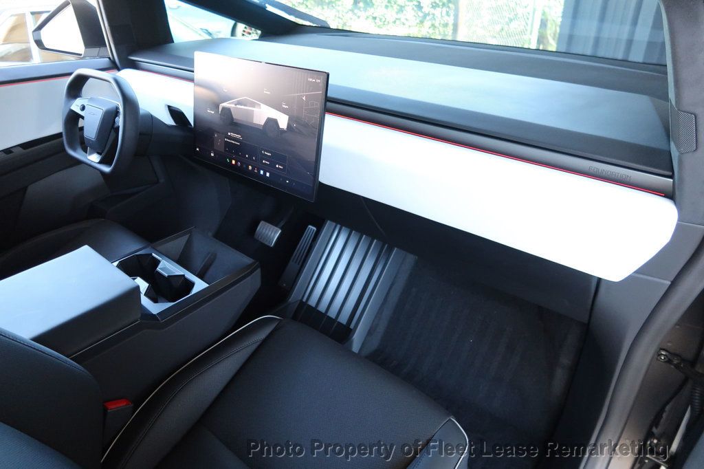 2024 Tesla Cybertruck Cybertruck - 22629031 - 30