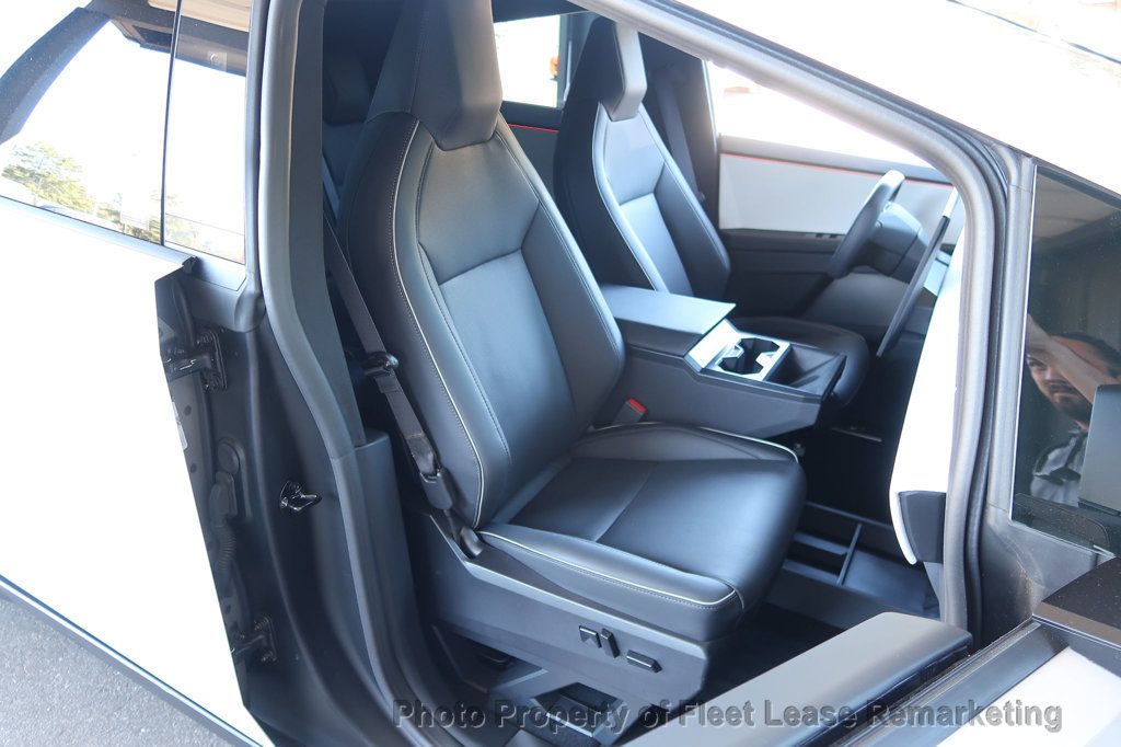 2024 Tesla Cybertruck Cybertruck - 22629031 - 31
