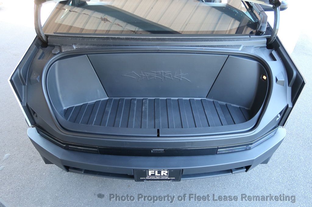 2024 Tesla Cybertruck Cybertruck - 22629031 - 34