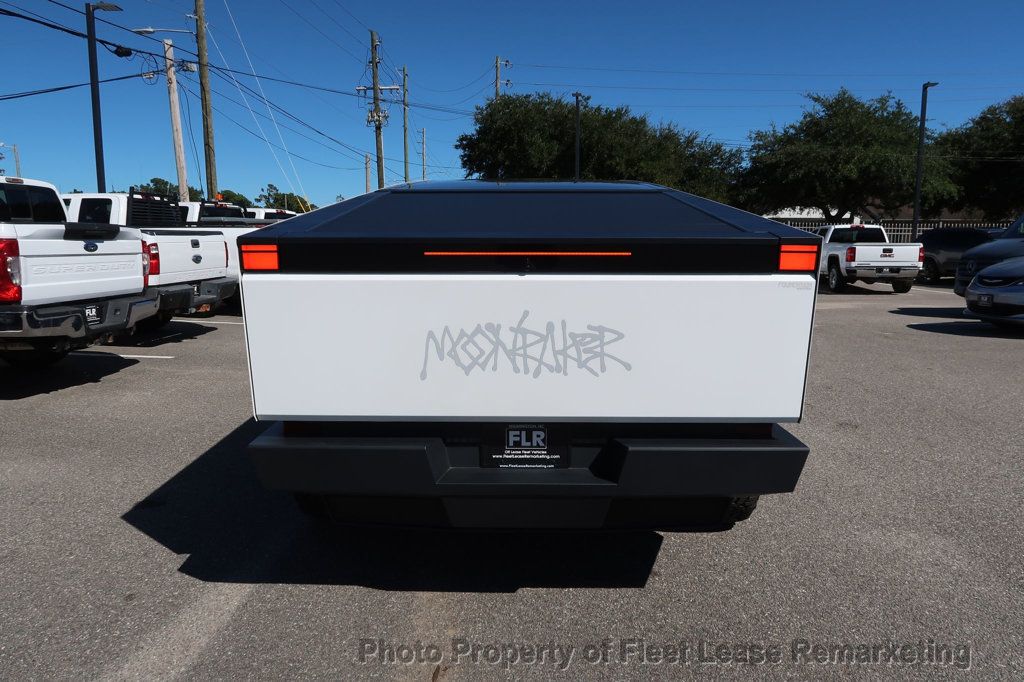 2024 Tesla Cybertruck photo 4