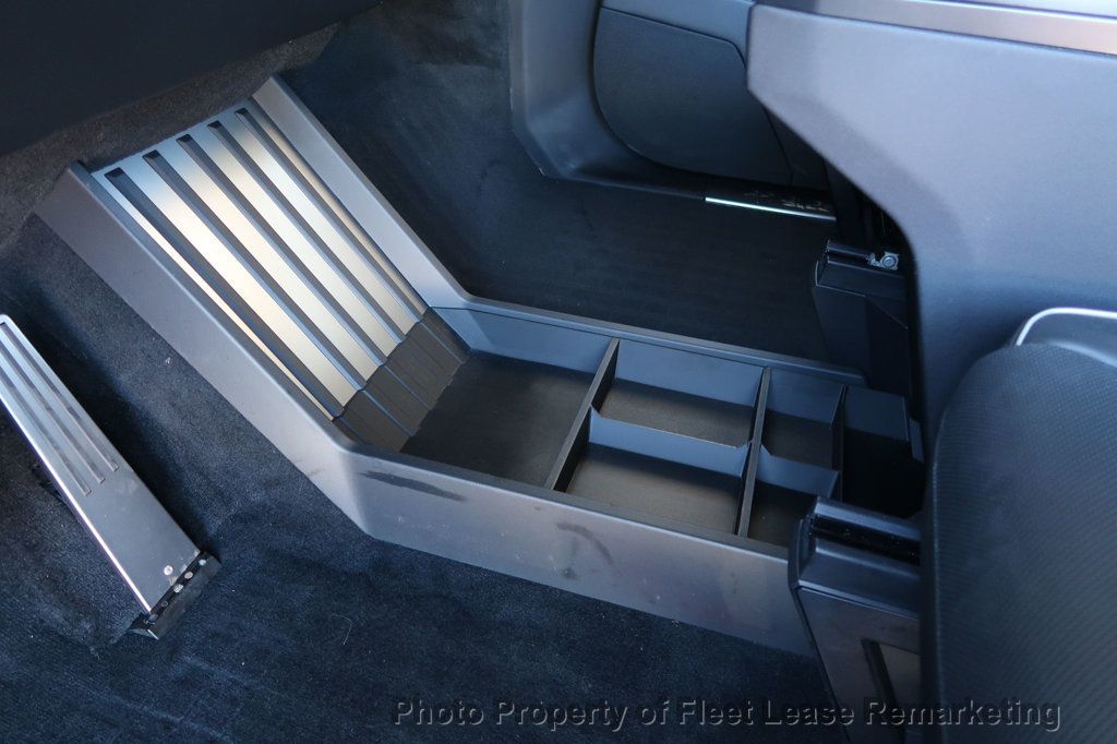 2024 Tesla Cybertruck Cybertruck - 22629031 - 47