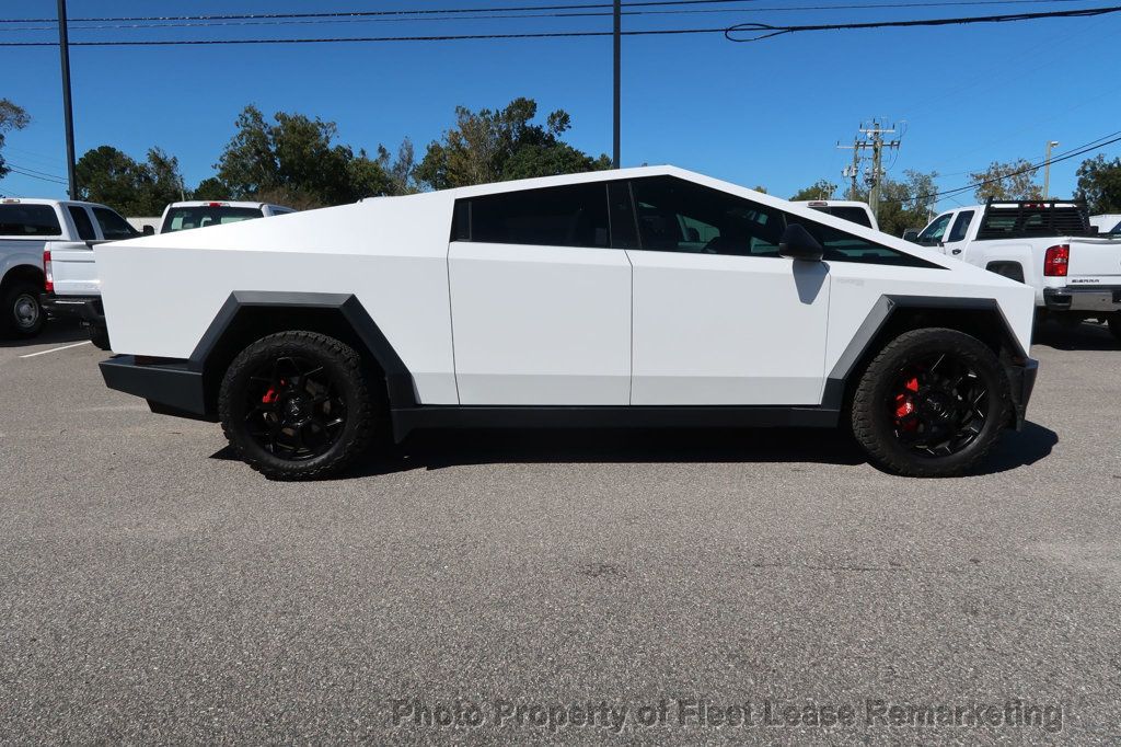 2024 Tesla Cybertruck Cybertruck - 22629031 - 5