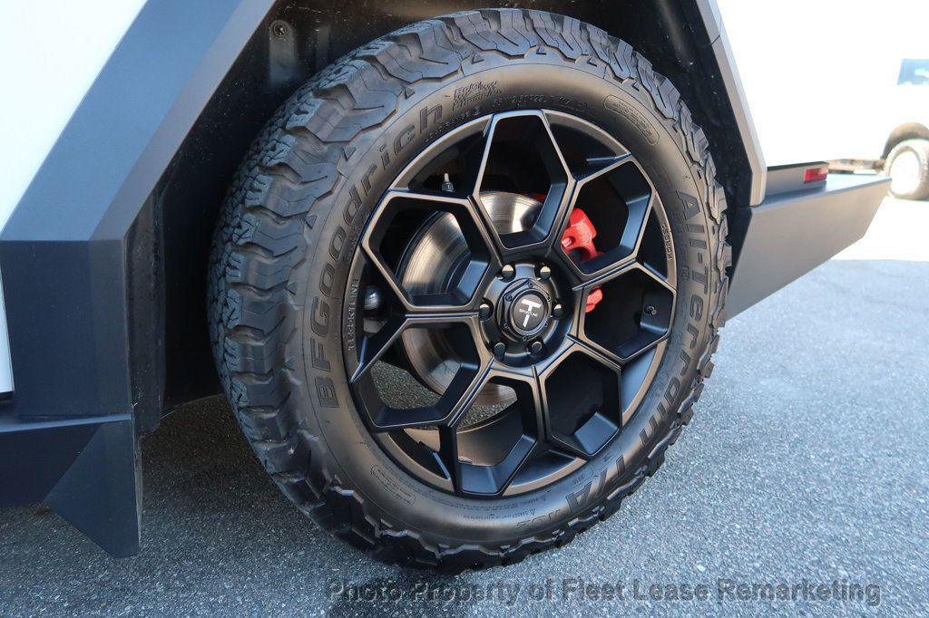 2024 Tesla Cybertruck Cybertruck - 22629031 - 59