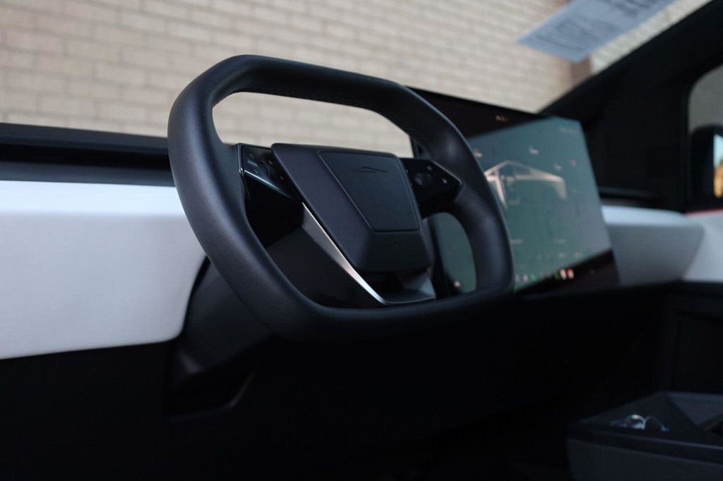 Tesla Cybertruck photo 17