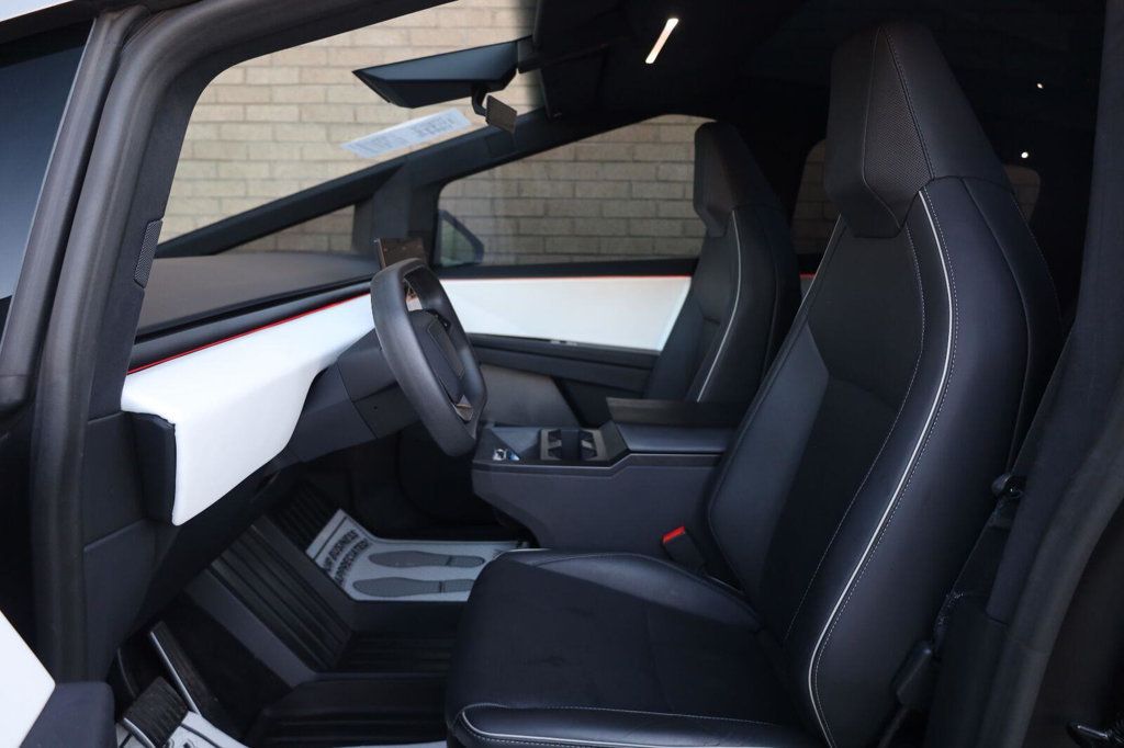 Tesla Cybertruck photo 18