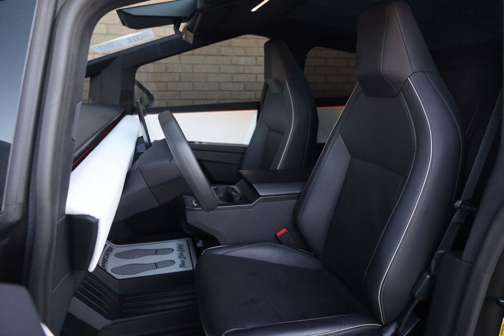 Tesla Cybertruck photo 19