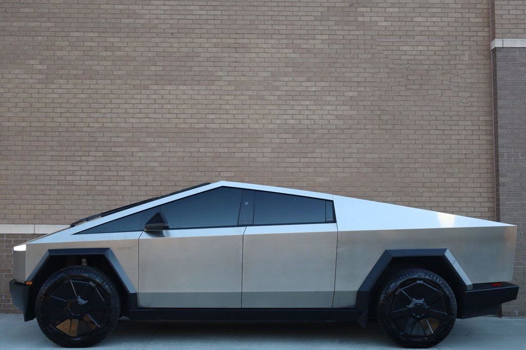 Tesla Cybertruck photo 2