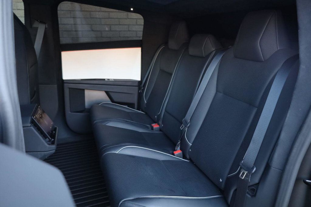 Tesla Cybertruck photo 24