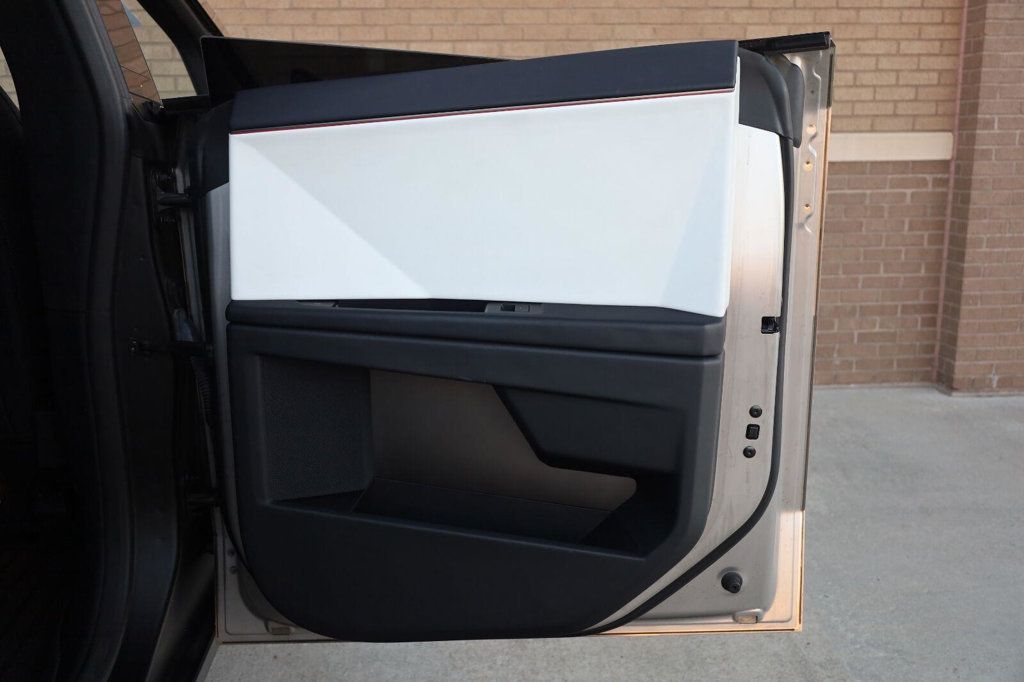 Tesla Cybertruck photo 25