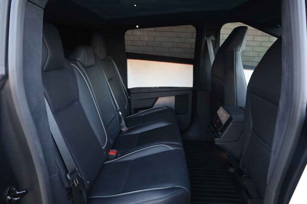 Tesla Cybertruck photo 26