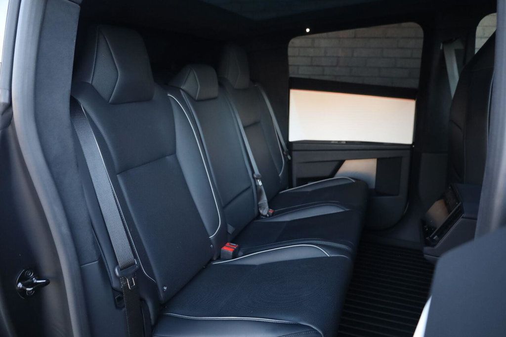 Tesla Cybertruck photo 27