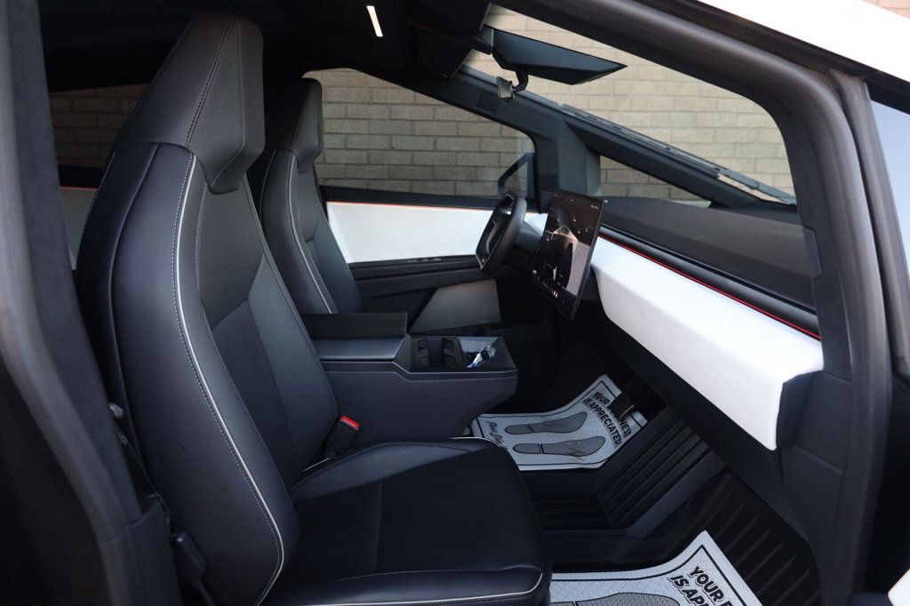 Tesla Cybertruck photo 29