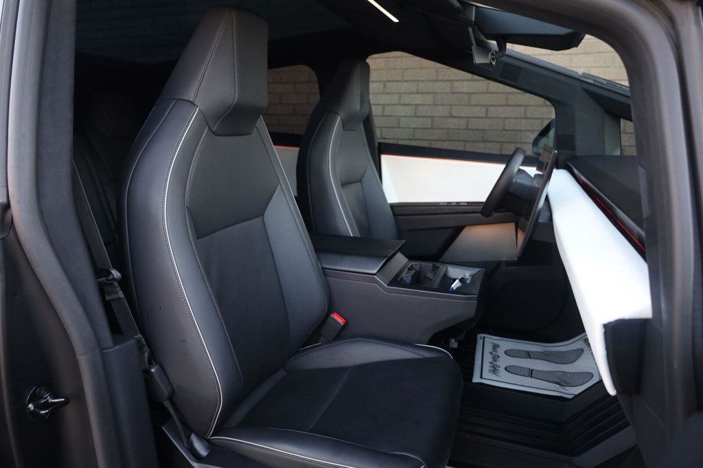 Tesla Cybertruck photo 30