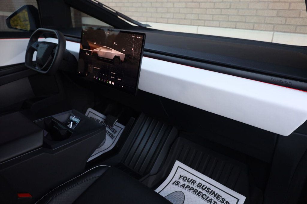 Tesla Cybertruck photo 31
