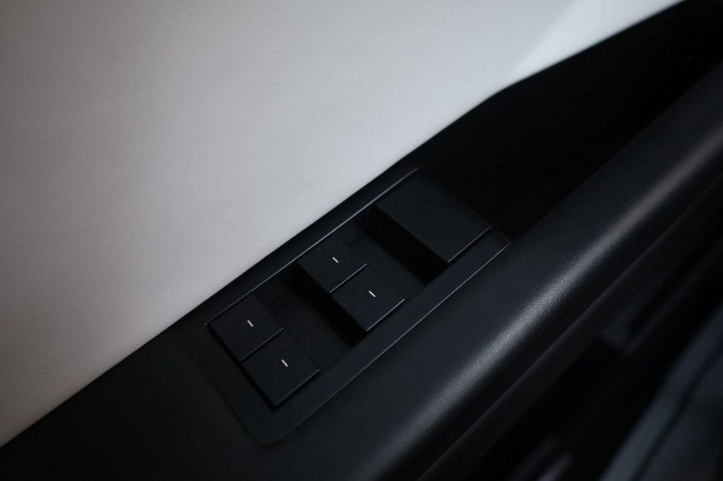 Tesla Cybertruck photo 38
