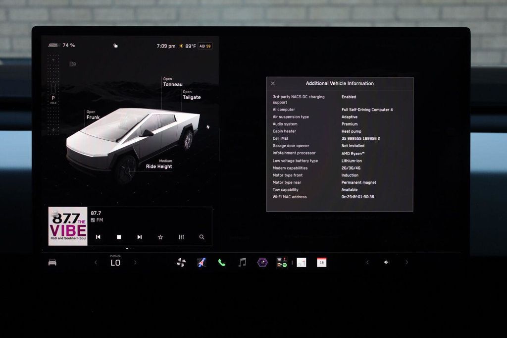 Tesla Cybertruck photo 47