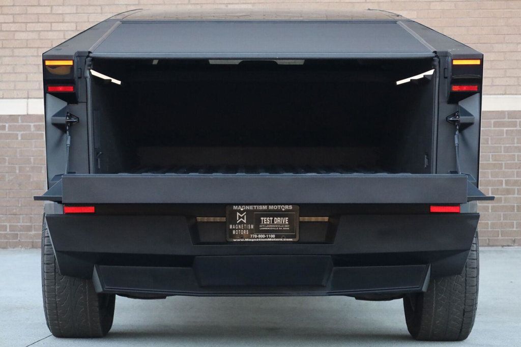 Tesla Cybertruck photo 13