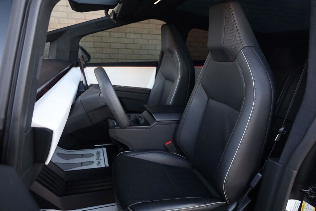 Tesla Cybertruck photo 19