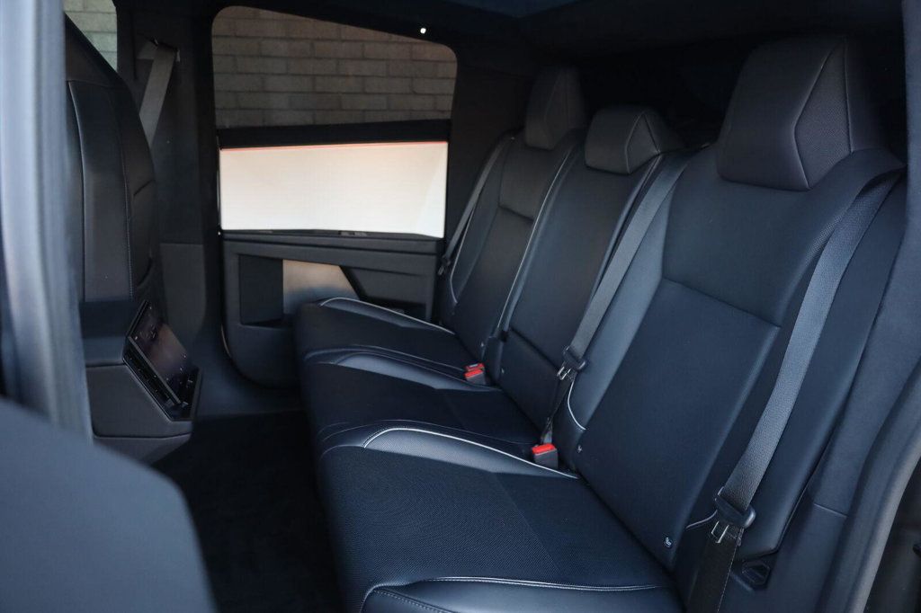Tesla Cybertruck photo 23