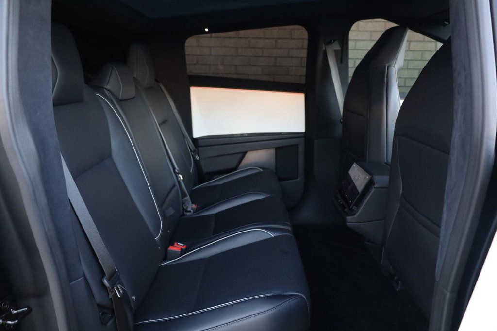 Tesla Cybertruck photo 25