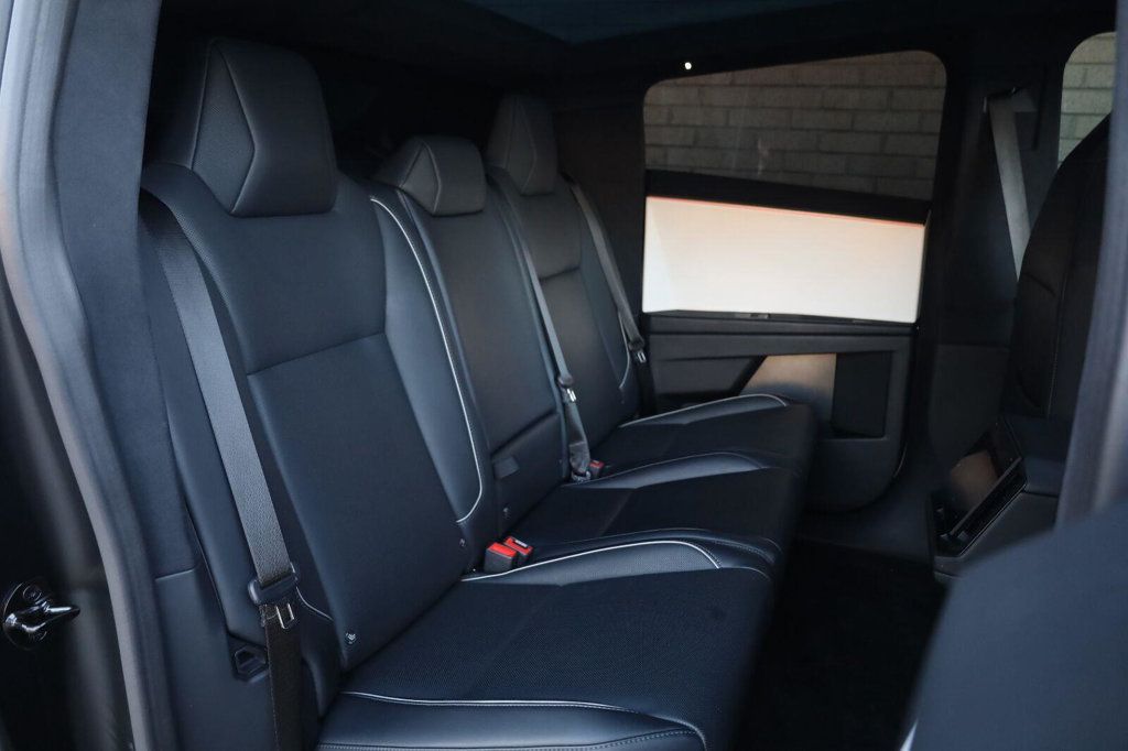 Tesla Cybertruck photo 26